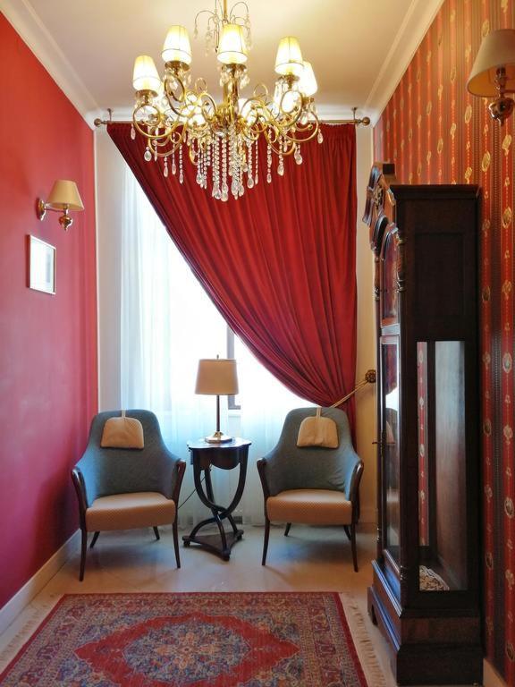 Hotel Angelo D'Oro Плоещ Екстериор снимка