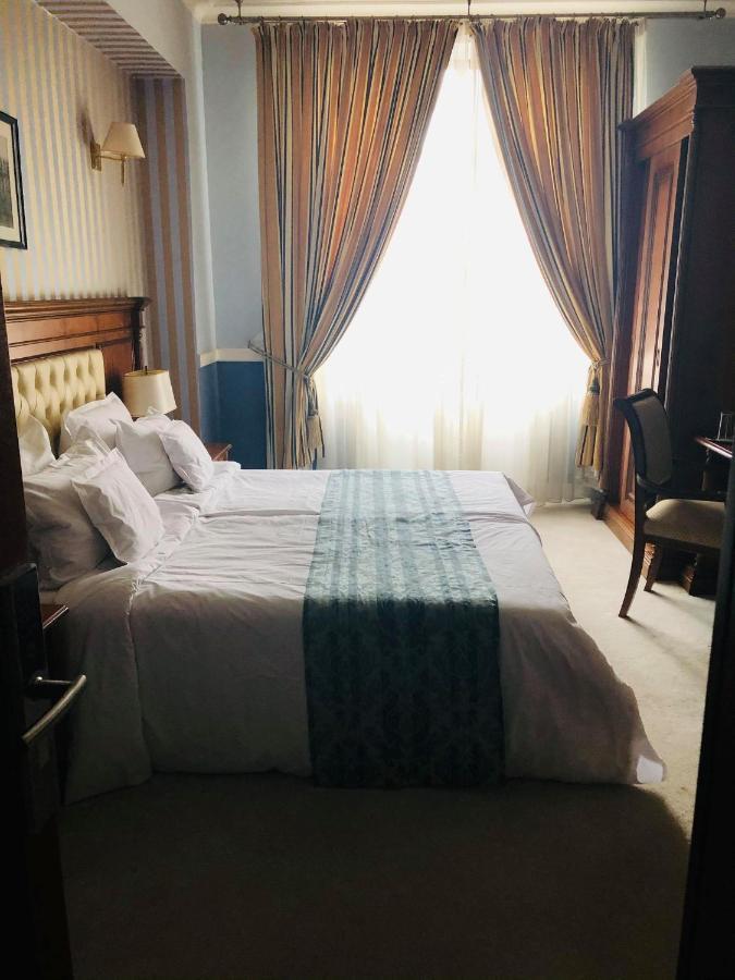 Hotel Angelo D'Oro Плоещ Екстериор снимка