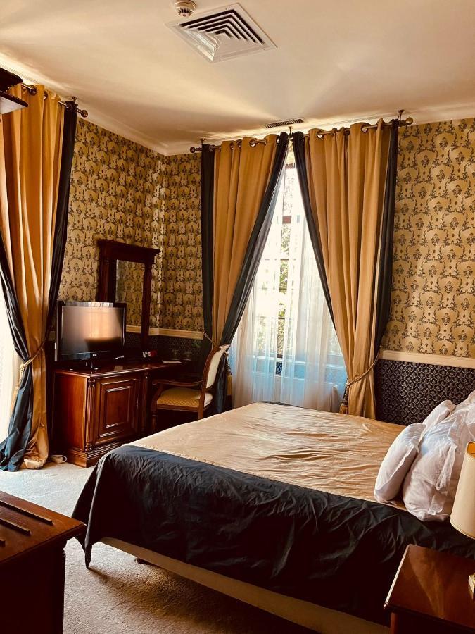 Hotel Angelo D'Oro Плоещ Екстериор снимка