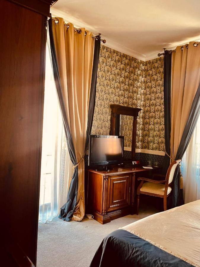 Hotel Angelo D'Oro Плоещ Екстериор снимка